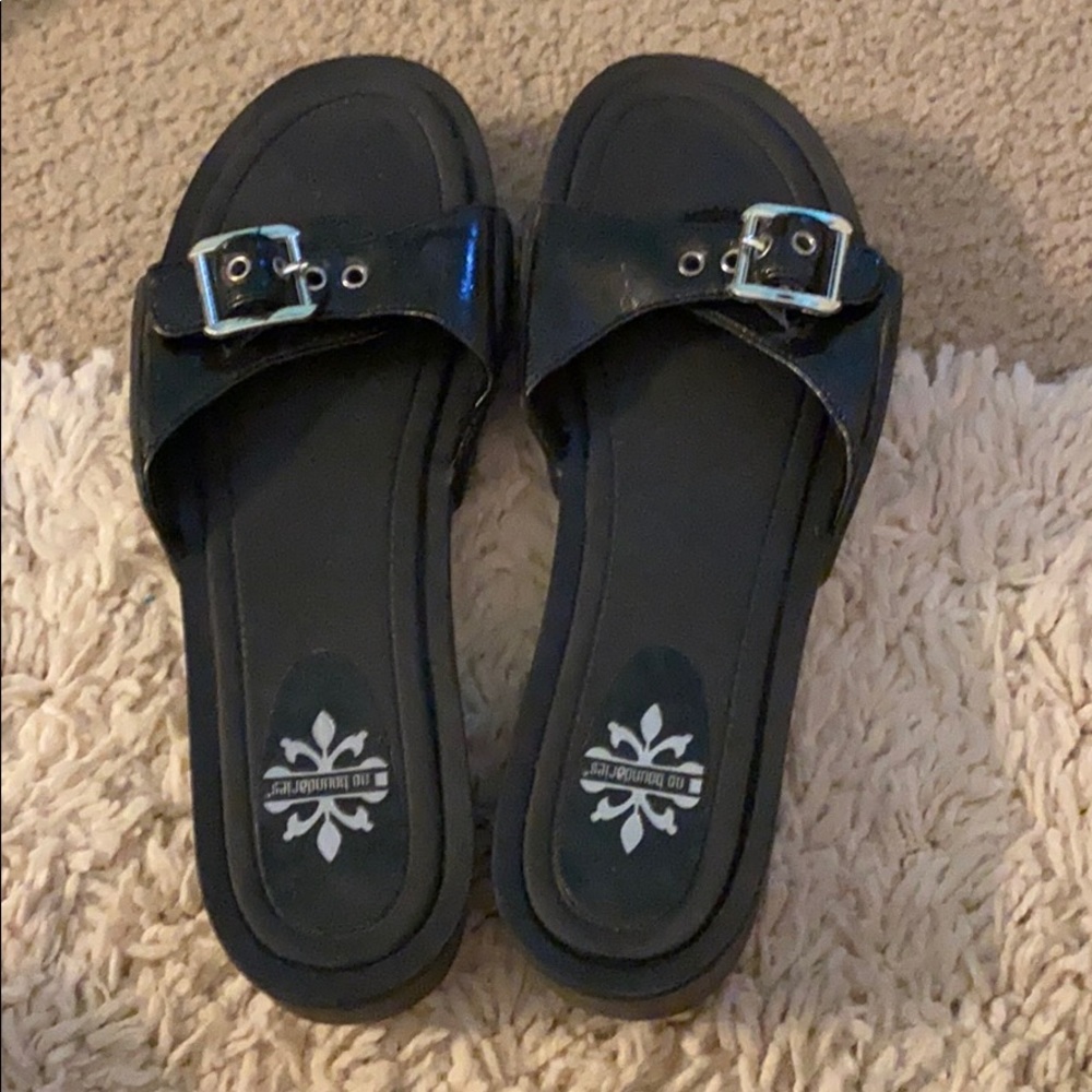 Size 8 pair of black sandals